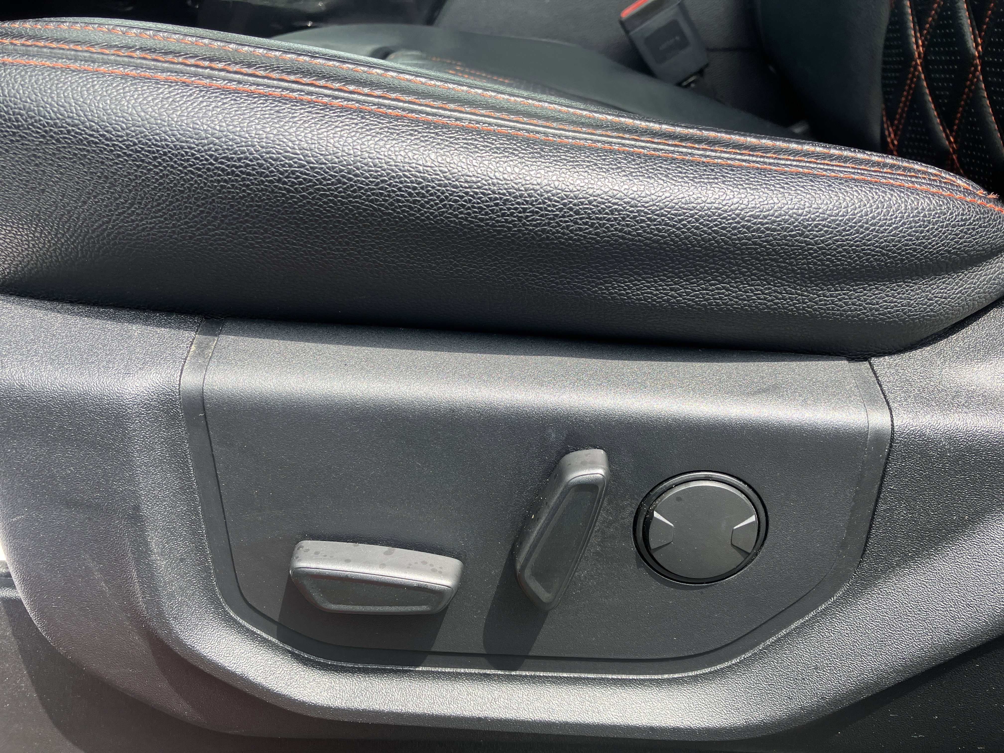 Used 2019 Ford F150 Lariat w/ Equipment Group 502A Luxury AWD/4WD image 18