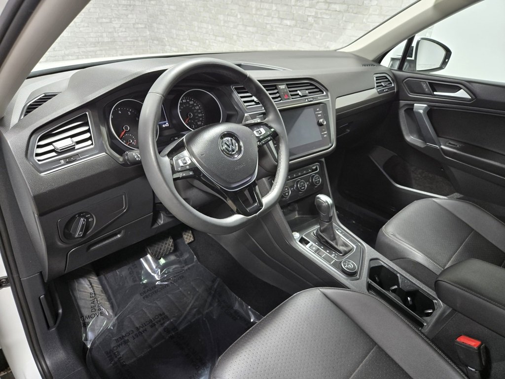Used 2020 Volkswagen Tiguan SE w/ Panoramic Sunroof Package image 13