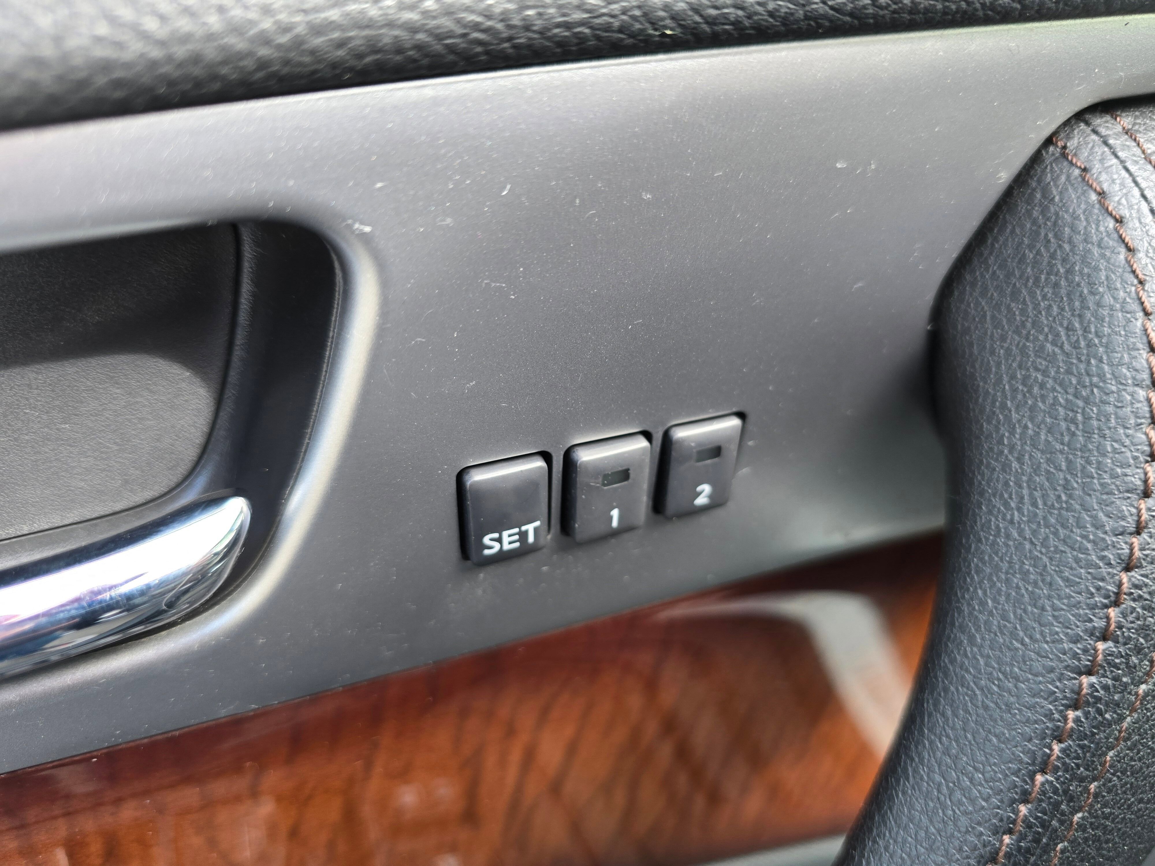 Used 2011 INFINITI FX35 AWD image 9