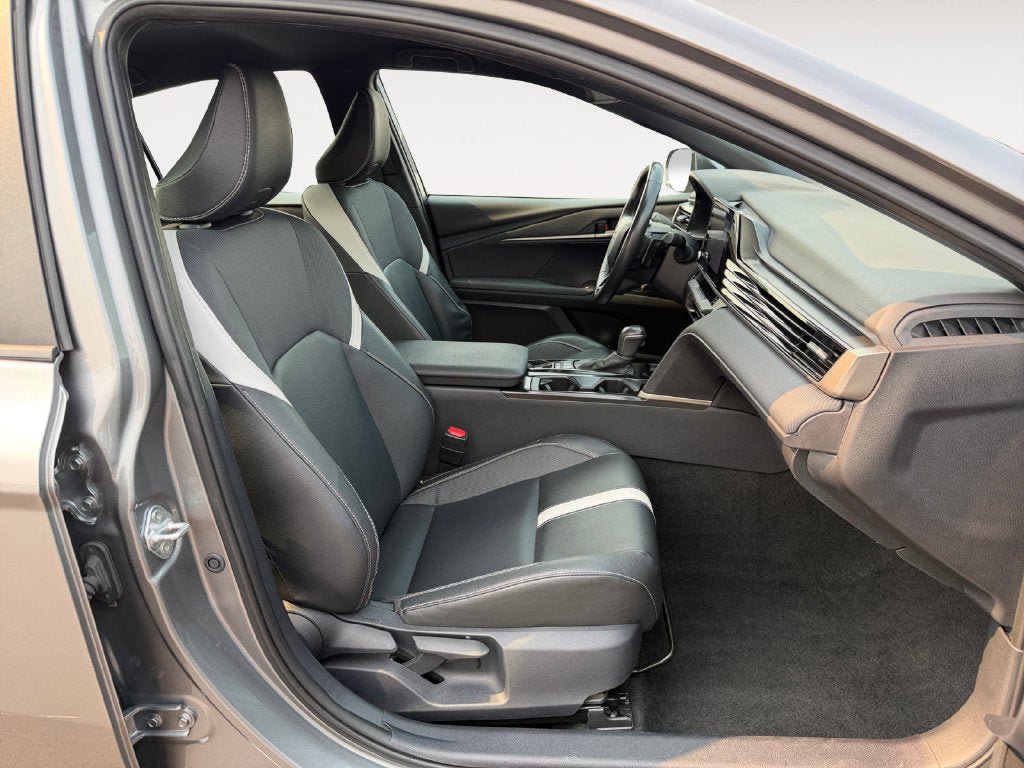 Used 2025 Toyota Camry SE FWD image 25