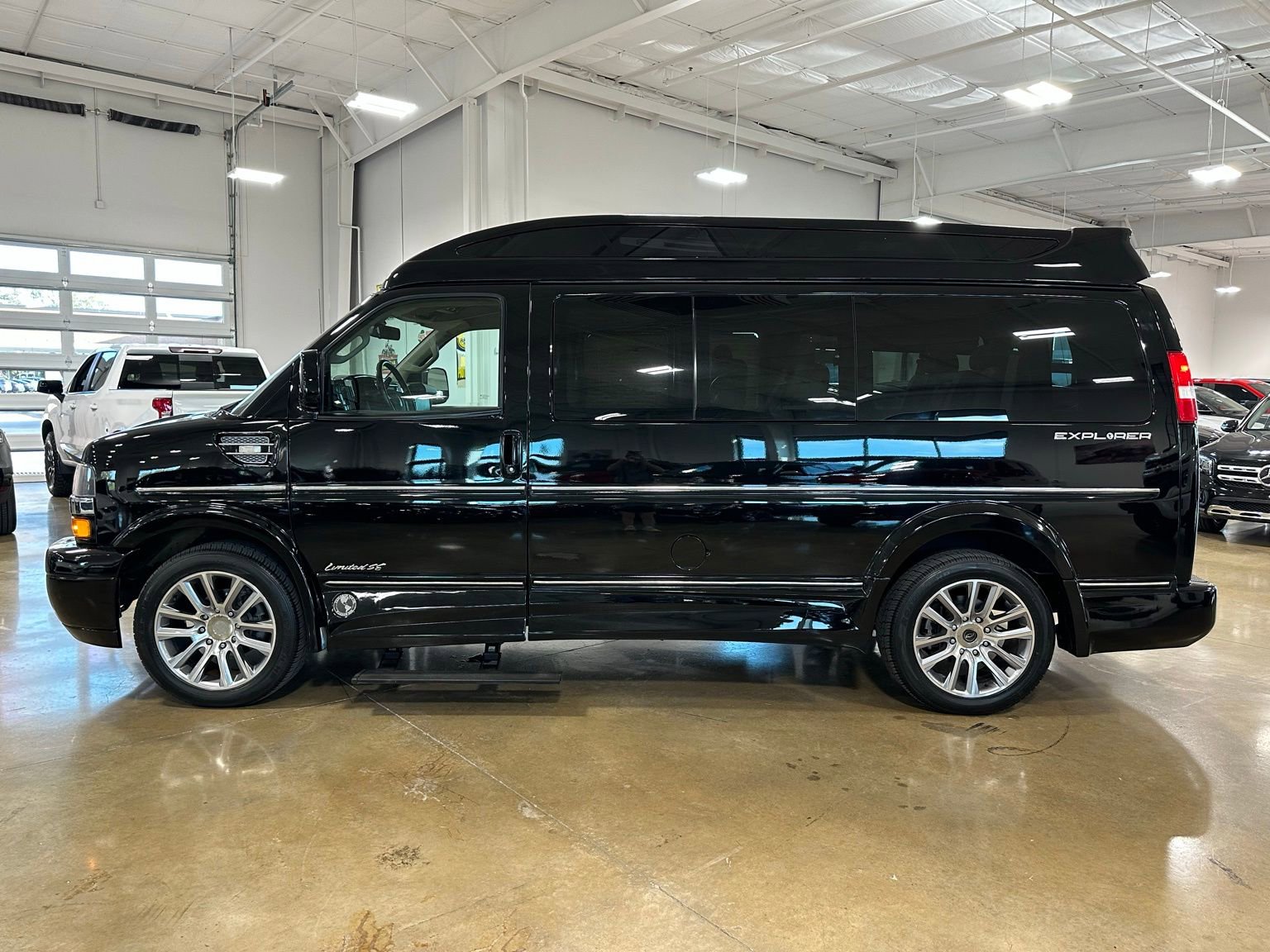 Used 2021 Chevrolet Express 2500 LS w/ Enhanced Convenience Package image 5