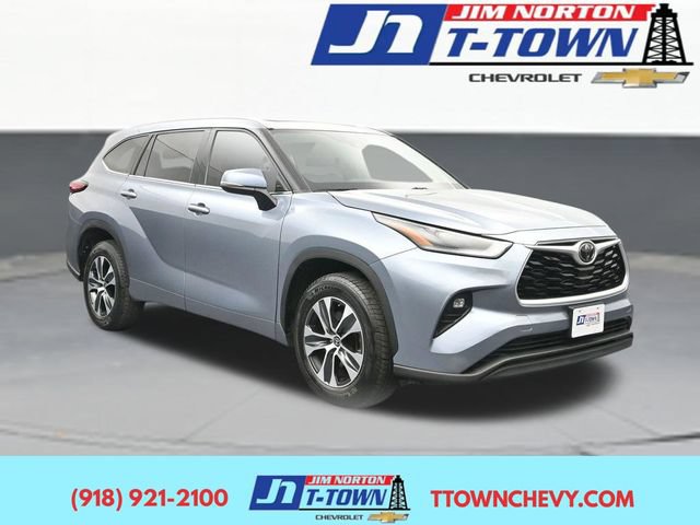 Used 2021 Toyota Highlander XLE FWD image 1
