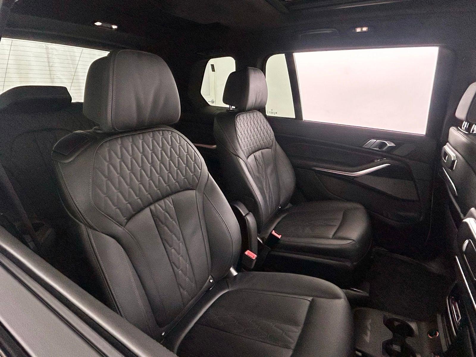 Used 2025 BMW X7 M60i w/ Executive Package image 43