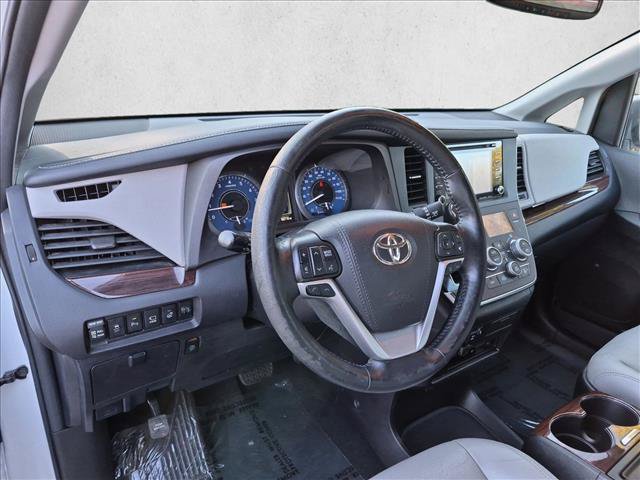 Used 2019 Toyota Sienna Limited Premium FWD image 10