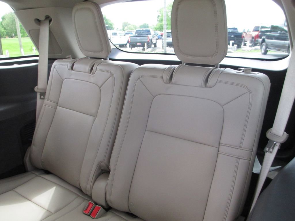 Used 2023 Lincoln Aviator Reserve w/ Equipment Group 201A AWD/4WD image 24