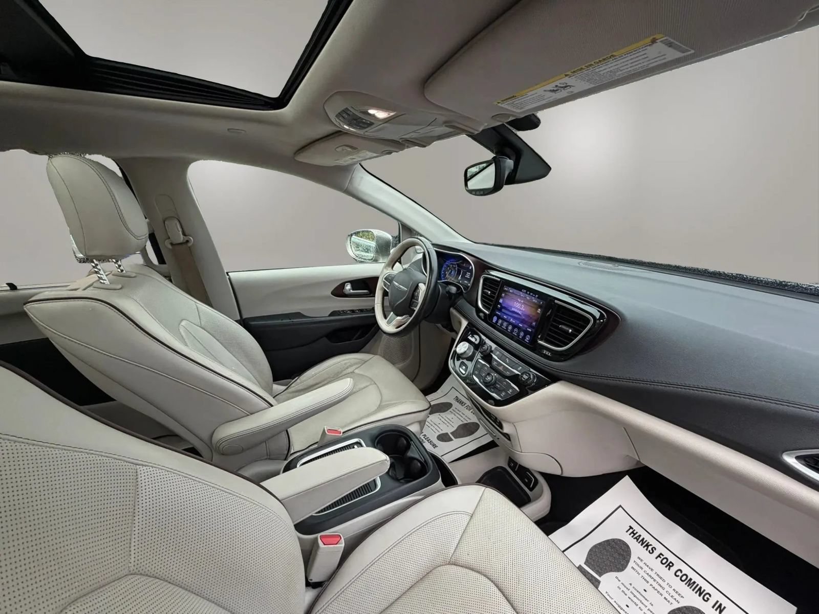 Used 2017 Chrysler Pacifica Limited FWD image 30
