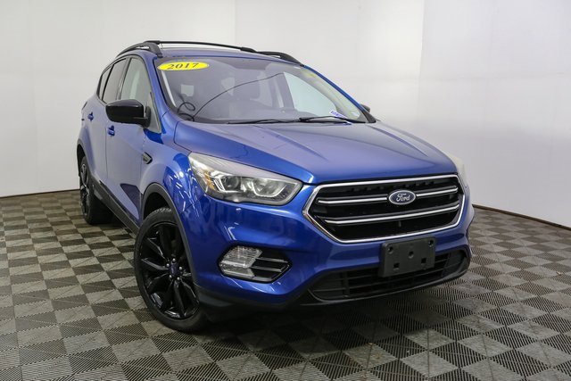 Used 2017 Ford Escape SE w/ Equipment Group 201A image 3