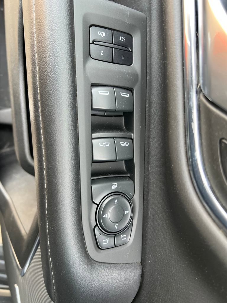 Used 2022 Chevrolet Suburban LT image 12