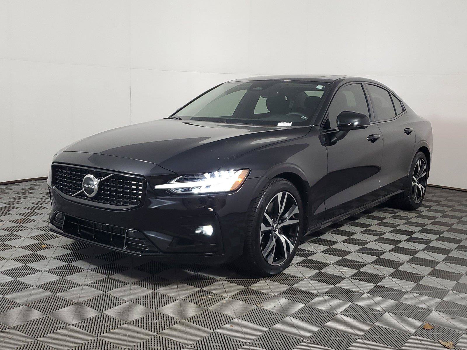 Used 2024 Volvo S60 B5 Core w/ Climate Package FWD image 3