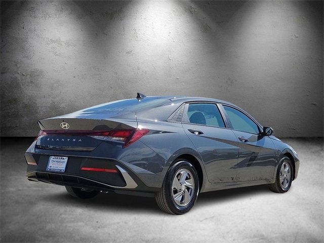 New 2025 Hyundai Elantra SE w/ Cargo Package image 3