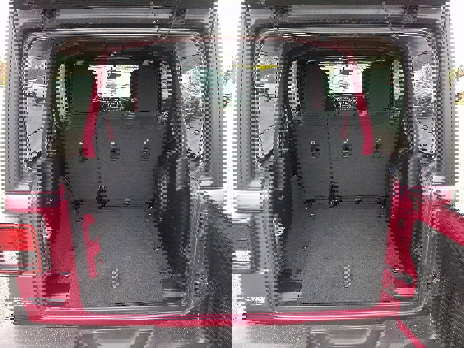 Used 2022 Jeep Wrangler Unlimited Sahara w/ Cold Weather Group image 29