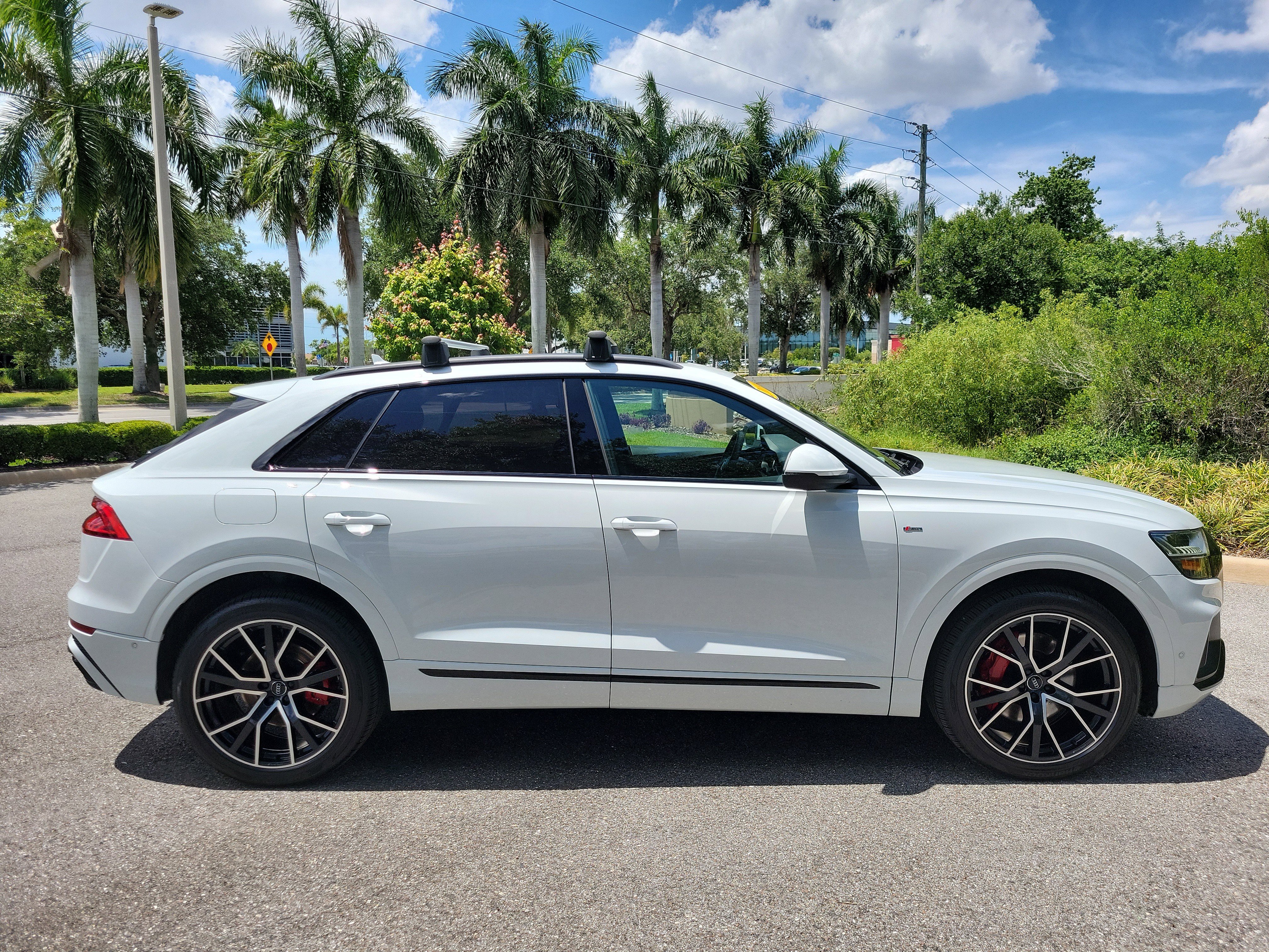 Used 2019 Audi Q8 Prestige w/ Luxury Package AWD/4WD image 3