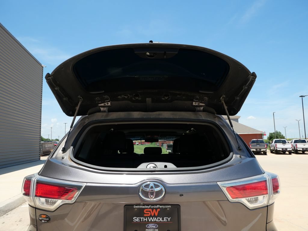 Used 2016 Toyota Highlander XLE AWD/4WD image 24