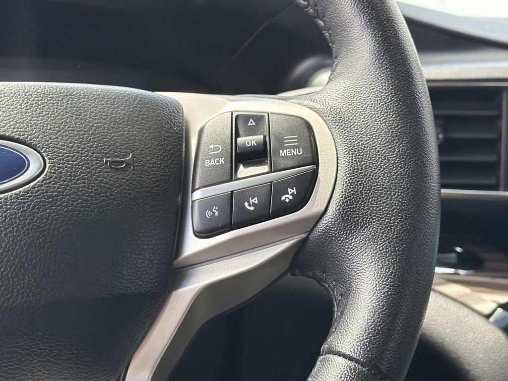 Used 2023 Ford Explorer Limited w/ Limited Technology Package image 12