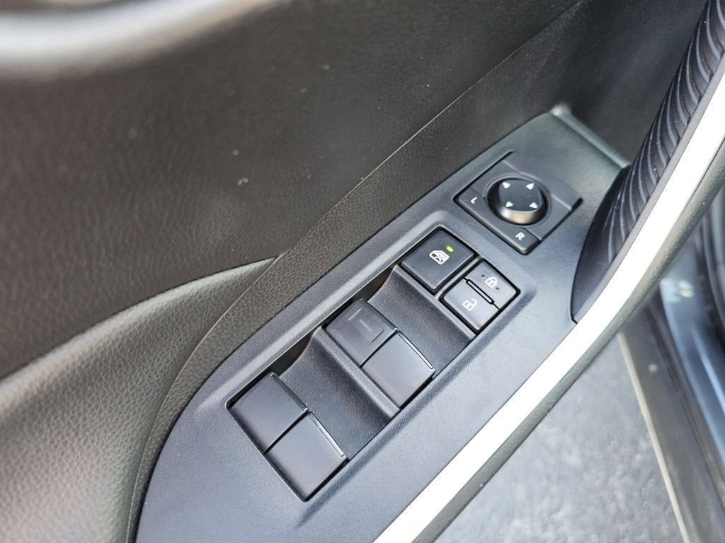Used 2023 Toyota RAV4 LE image 28