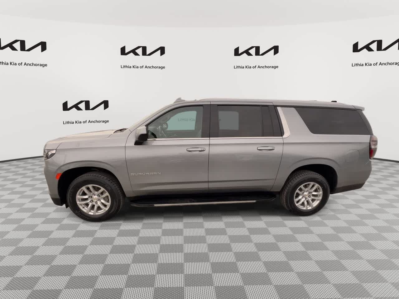 Used 2023 Chevrolet Suburban LT AWD/4WD image 4