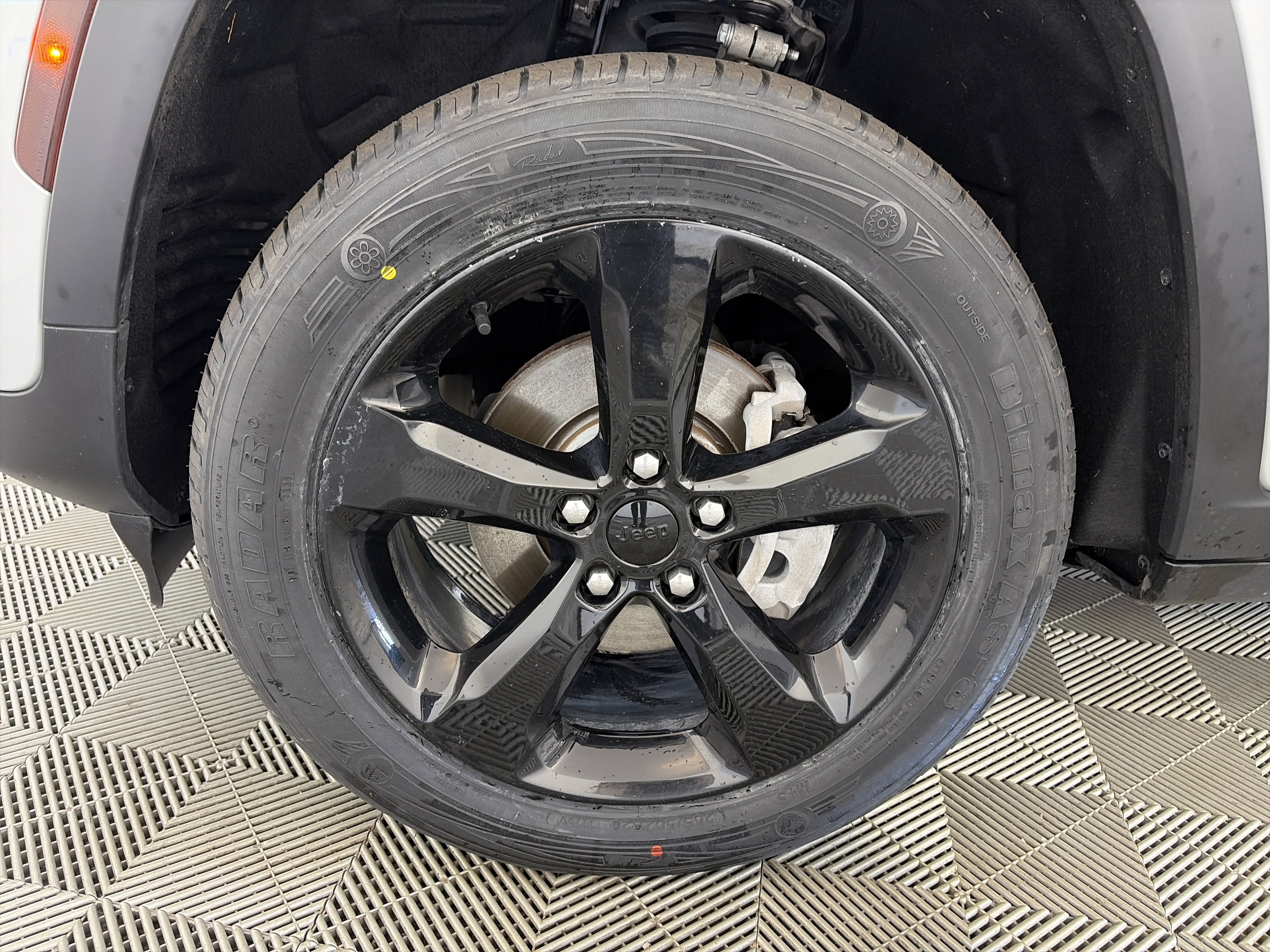 Used 2022 Jeep Grand Cherokee Altitude AWD/4WD image 13