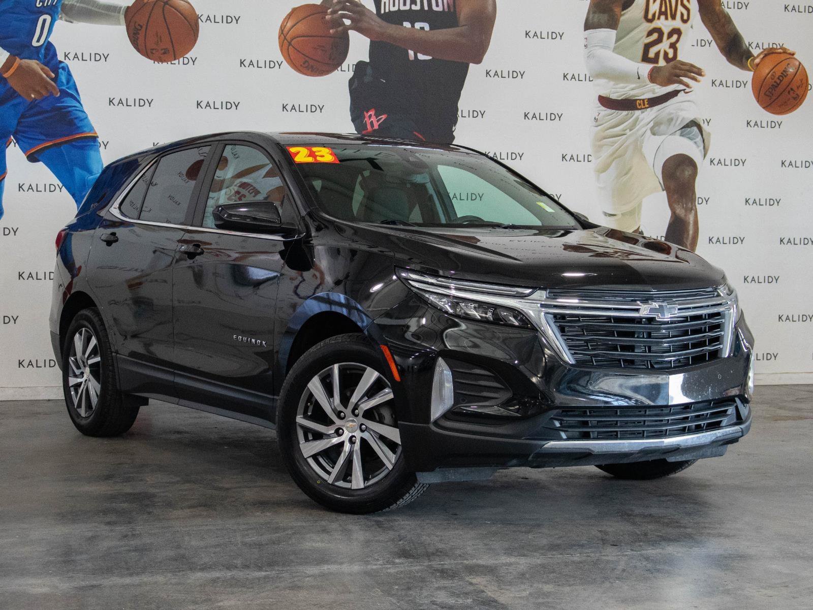 Used 2023 Chevrolet Equinox LT image 2