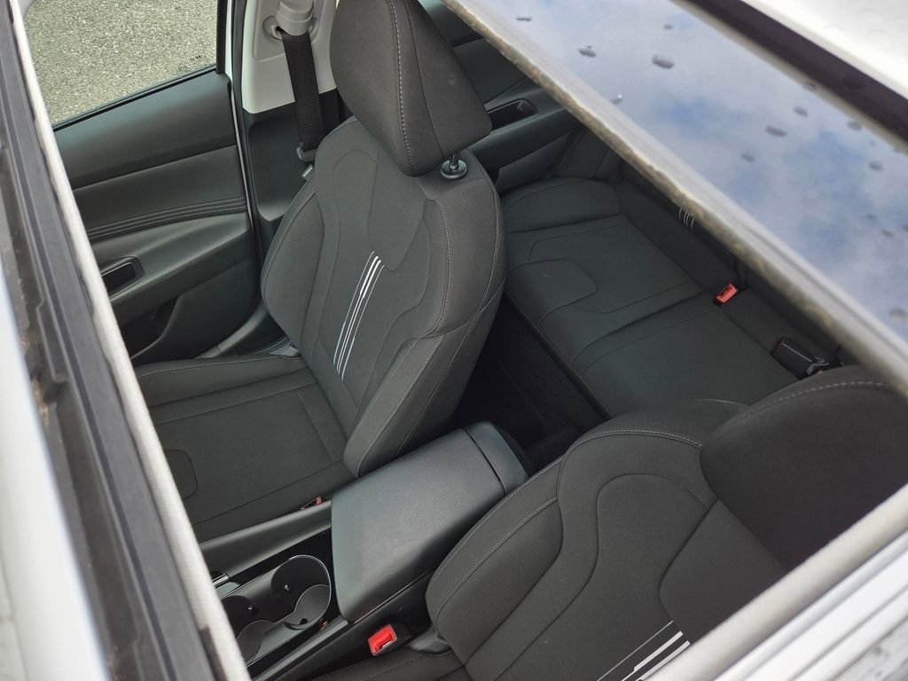 Used 2025 Hyundai Elantra SEL FWD image 8