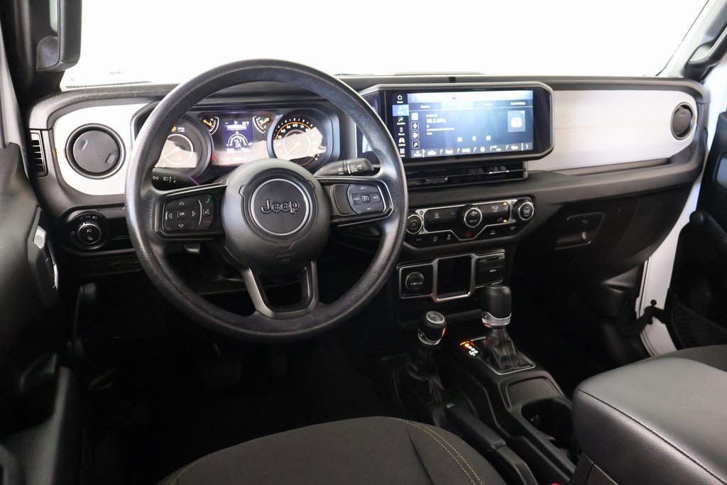 Used 2024 Jeep Gladiator Sport image 2