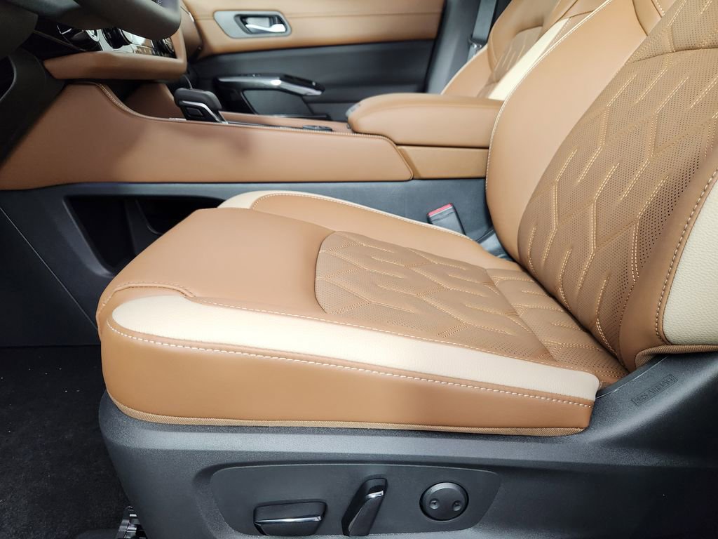 New 2026 Nissan Pathfinder Platinum image 11