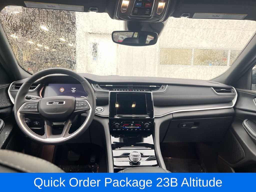 Used 2023 Jeep Grand Cherokee L Laredo AWD/4WD image 15