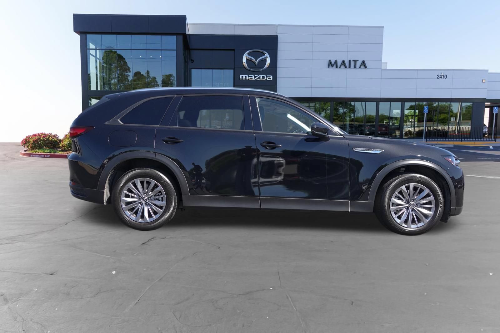 Certified 2024 MAZDA CX-90 Plug-In Hybrid w/ Preferred AWD/4WD image 2