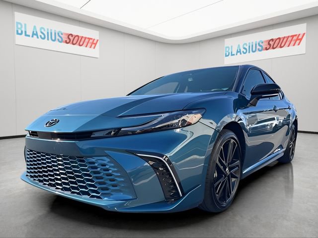Used 2025 Toyota Camry XSE FWD image 3