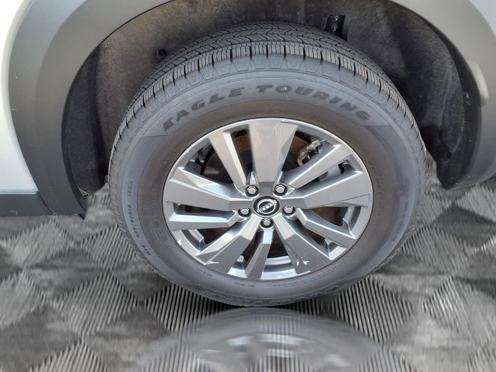 Used 2025 Nissan Pathfinder SV image 21