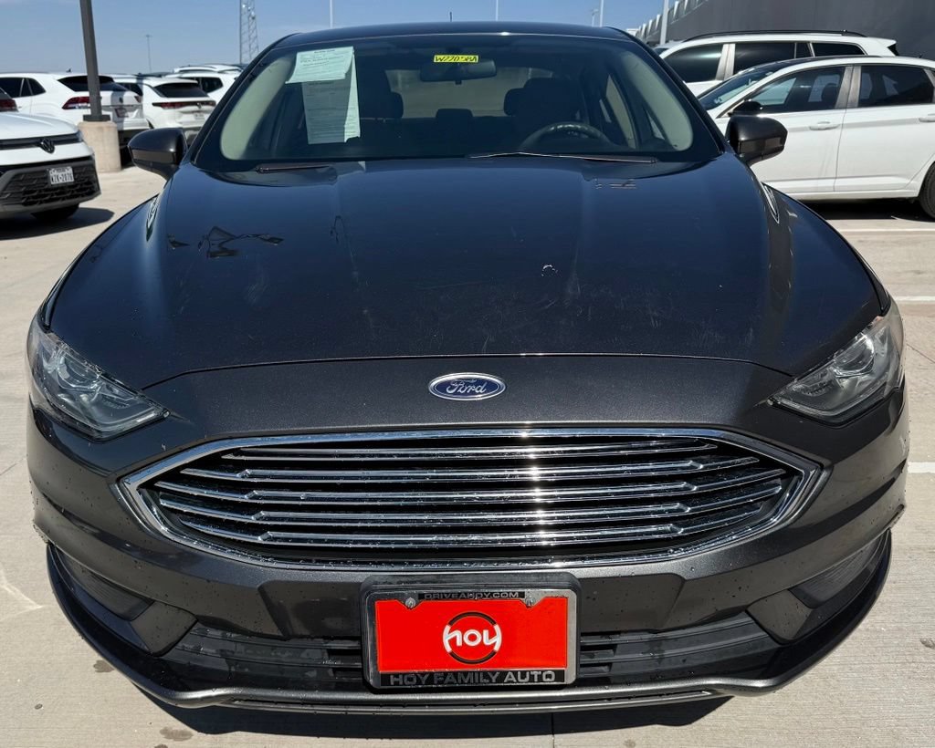 Used 2017 Ford Fusion SE FWD image 4