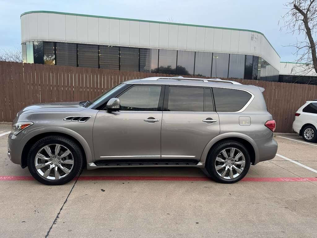 Used 2011 INFINITI QX56 4WD w/ Deluxe Touring Pkg image 3
