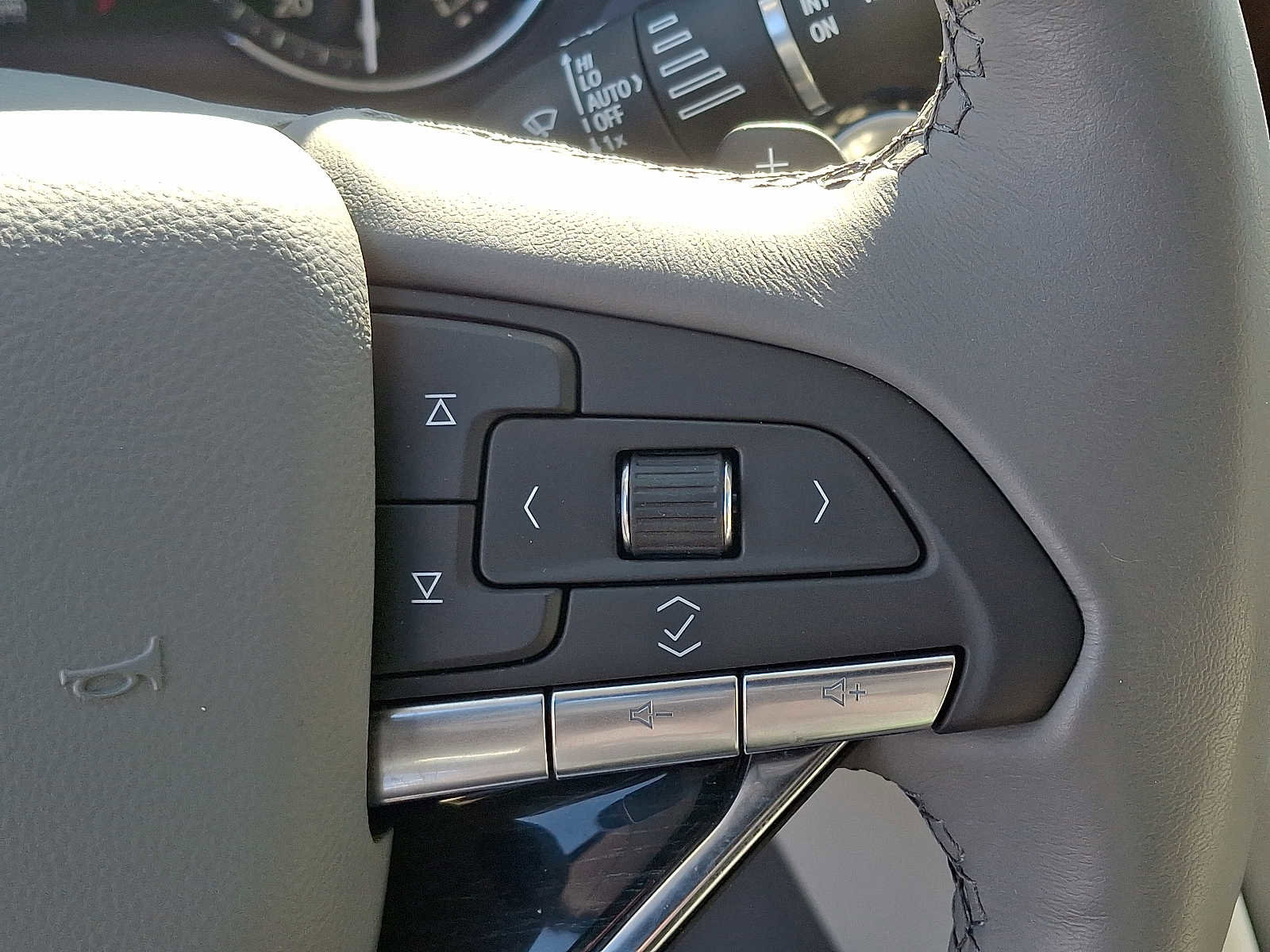 Used 2025 Cadillac XT6 Premium Luxury image 23