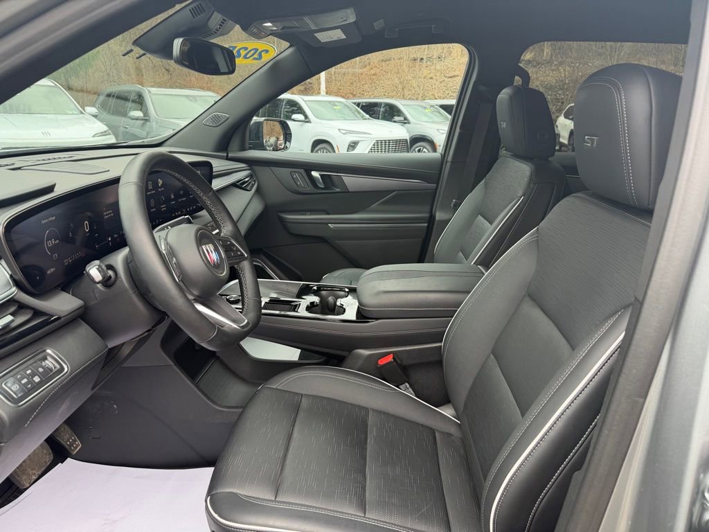 Used 2025 Buick Enclave Sport Touring w/ LPO, All-Weather Package image 15