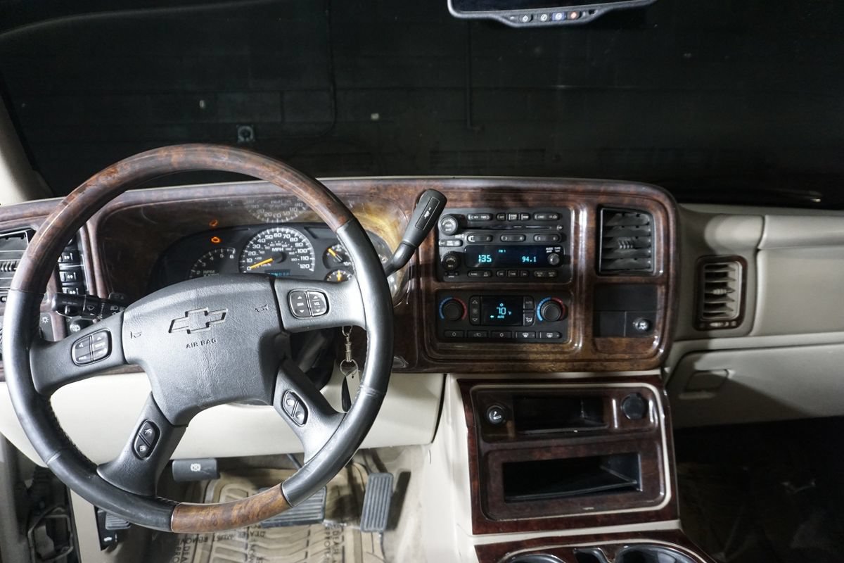 Used 2005 Chevrolet Suburban Z71 w/ Preferred Equipment Group AWD/4WD image 18