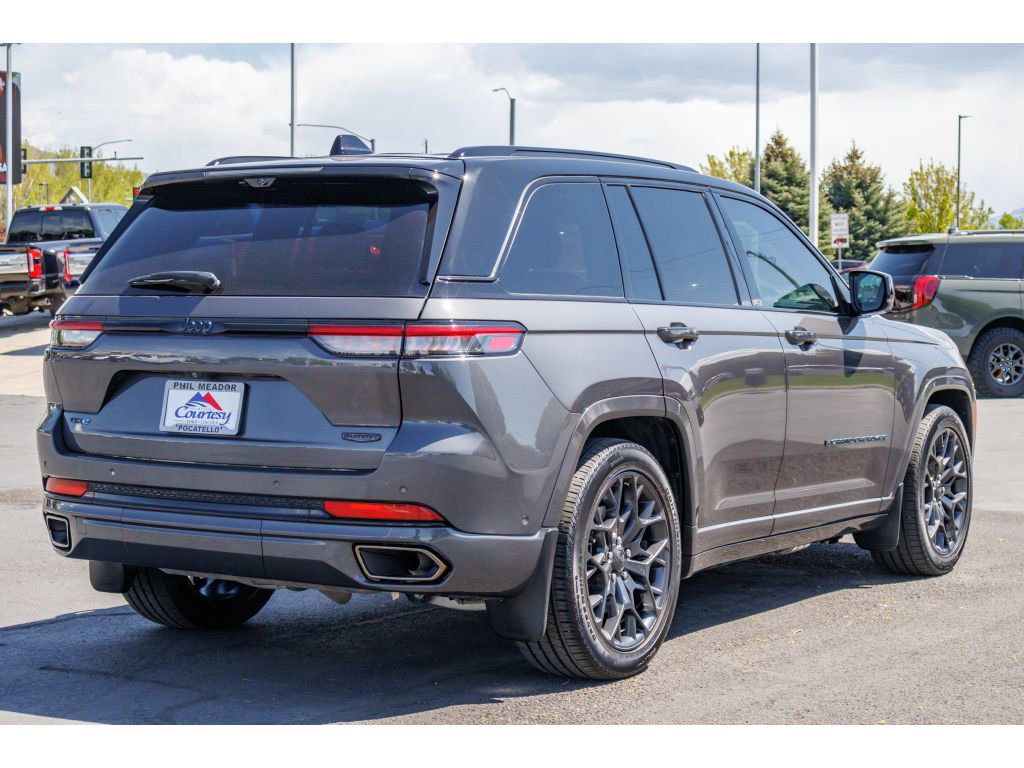 Used 2024 Jeep Grand Cherokee Summit AWD/4WD image 3