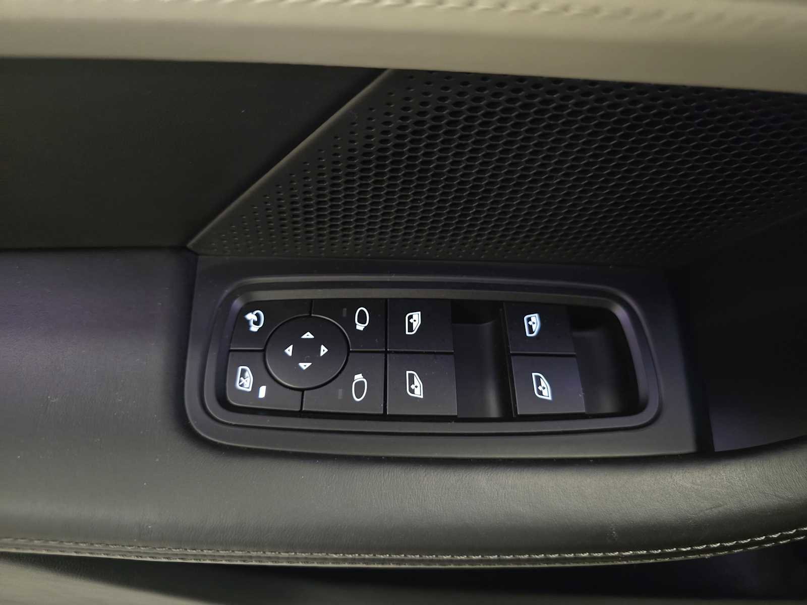 Used 2024 Porsche Taycan GTS image 25