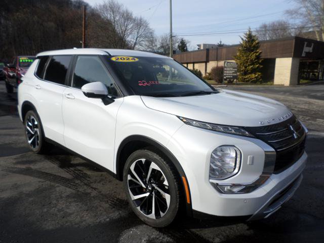 Used 2024 Mitsubishi Outlander SE image 1