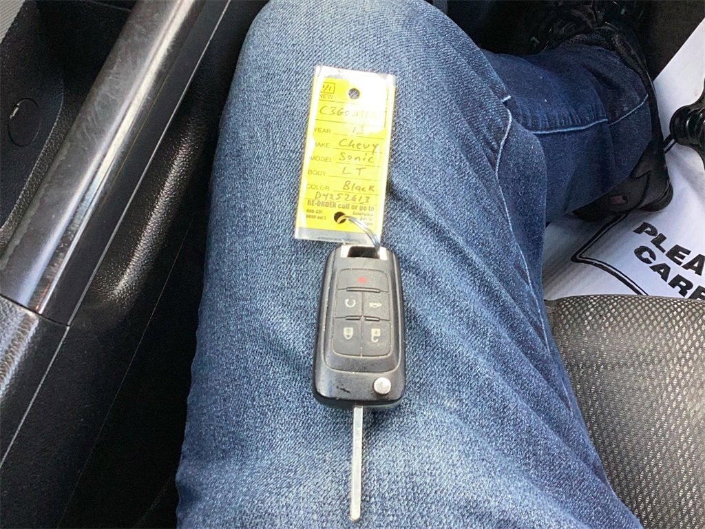 Used 2013 Chevrolet Sonic LT image 27