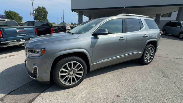 Used 2023 GMC Acadia Denali w/ Denali Ultimate Package AWD/4WD image 4