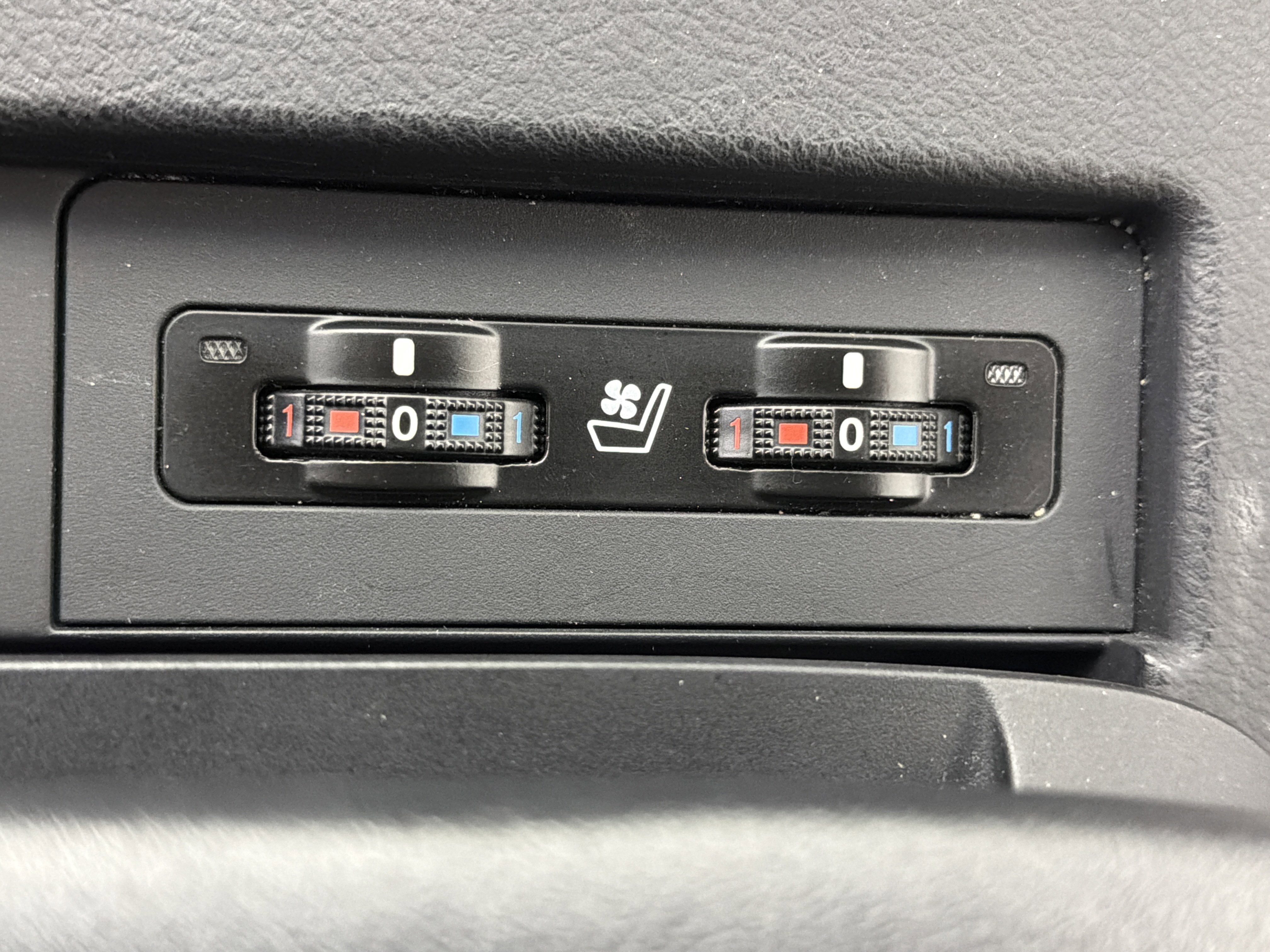 Used 2011 Lexus RX 450h AWD w/ Premium Pkg image 17