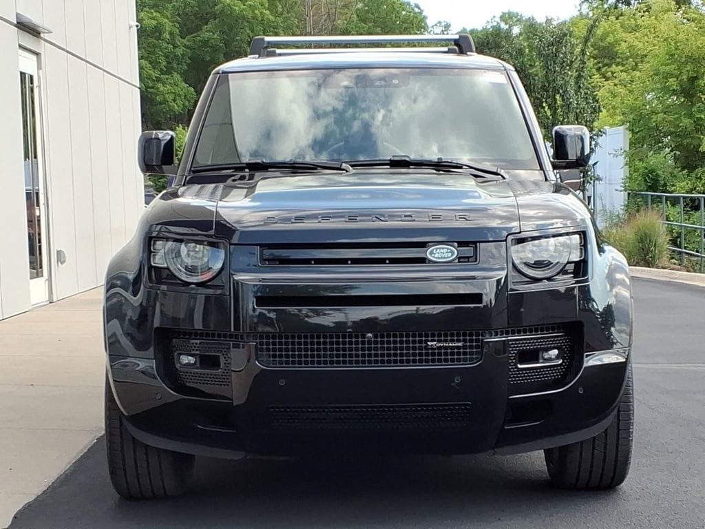 Certified 2023 Land Rover Defender 130 X-Dynamic SE AWD/4WD image 2