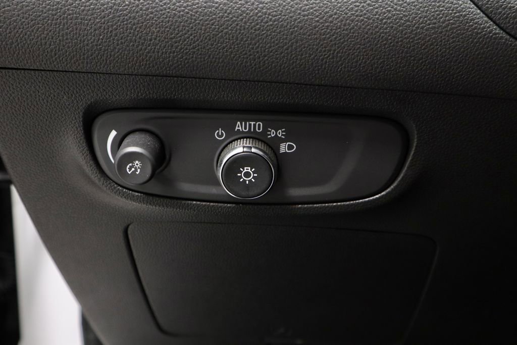 Used 2024 Buick Encore GX Avenir w/ Avenir Technology Package FWD image 27