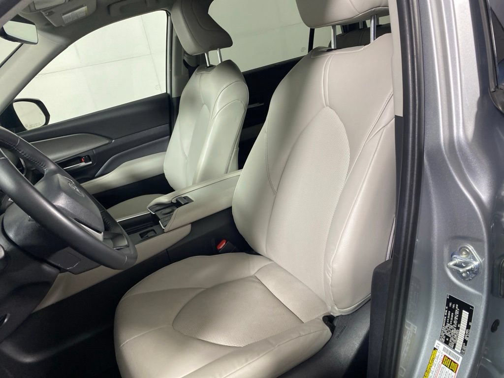 Used 2025 Toyota Grand Highlander FWD image 12