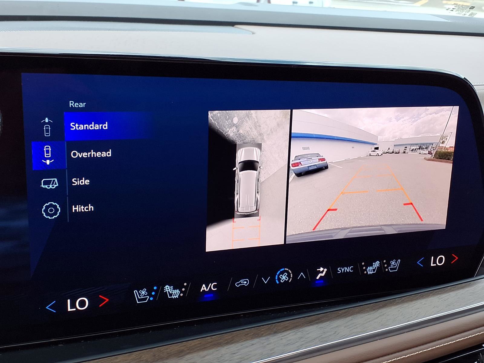 Used 2025 Chevrolet Tahoe High Country AWD/4WD image 11