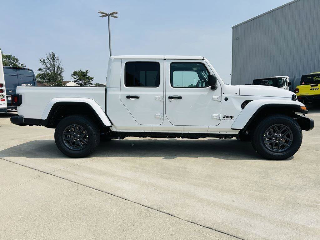 New 2025 Jeep Gladiator Sport image 38