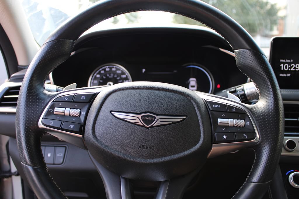 Used 2025 Genesis G70 2.5T image 13