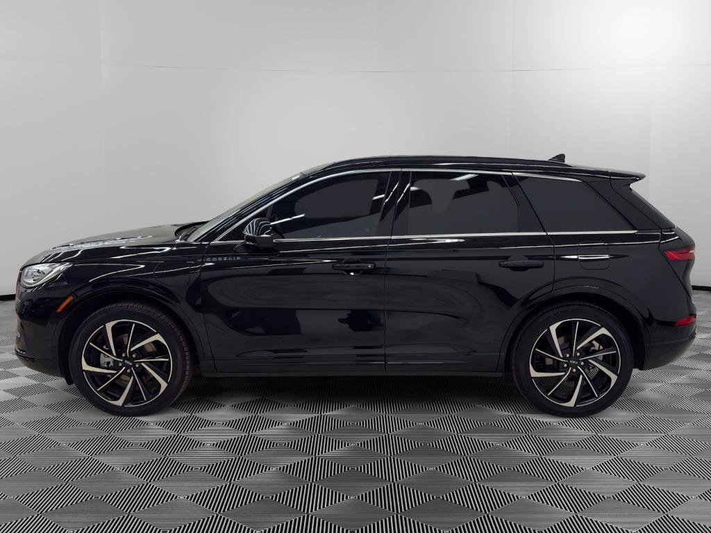 Used 2025 Lincoln Corsair Grand Touring w/ Equipment Group 302A AWD/4WD image 4