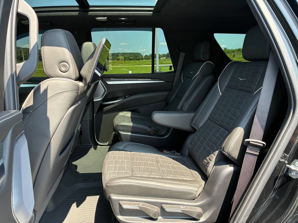 Used 2025 Cadillac Escalade V AWD/4WD image 20