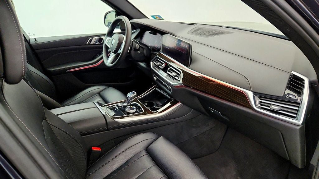 Used 2020 BMW X5 M50i AWD/4WD image 25