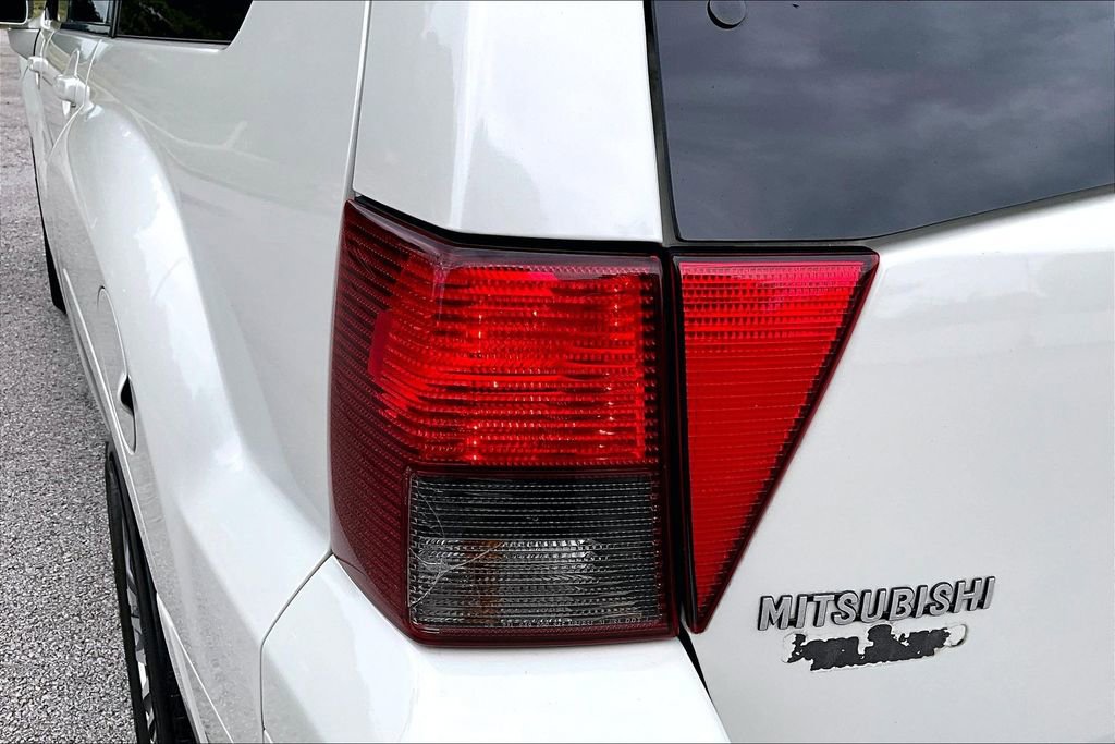 Used 2008 Mitsubishi Endeavor SE FWD image 30